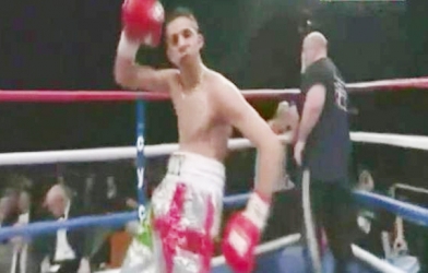 Video võ thuật: Võ sỹ boxing hợm hĩnh được dạy cho một bài học